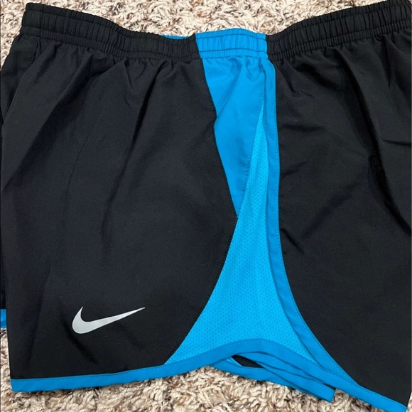 Womens Nike shorts - Picture 5 of 7